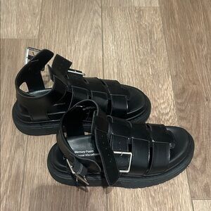 Black fishermen sandals